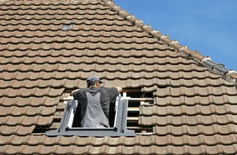 Pose de velux - Saint-Quentin la Chabanne